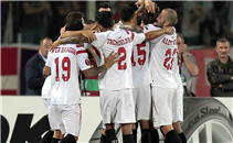 هدفا اشبيلية في مرمي فيورنتينا