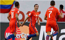 هدفا تشيلي في مرمي كولومبيا