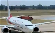 وصول طائرة المنتخب الجزائري إلى مطار بومدين