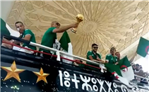 حافلة المنتخب الجزائري تجوب شوارع الجزائر