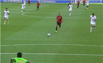 هدف ضائع من محمد شريف أمام قطر