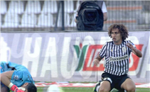 وردة يُهدر ويُصيب حارس أيك أثينا