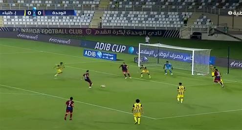 أحمد رفعت يهدر فرصة هدف أمام اتحاد كلباء