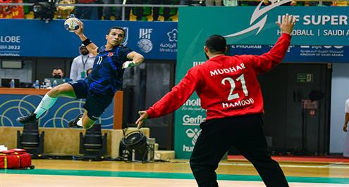 الأهلي يفوز على مضر السعودي في سوبر جلوب لكرة اليد