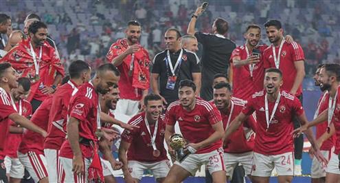 رقص وغناء لاعبي الأهلي احتفالا بالفوز على الزمالك والتتويج بالسوبر