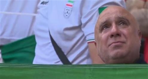  بكاء ودموع أثناء عزف النشيد الإيراني