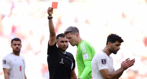 أول حالة طرد في المونديال.. طرد حارس ويلز أمام إيران