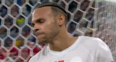 فرصة ضائعة من برايثوايت لاعب الدنمارك أمام فرنسا