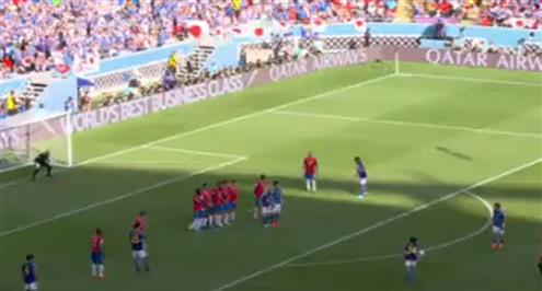 تسديدة لليابان بعيدة عن مرمى نافاس