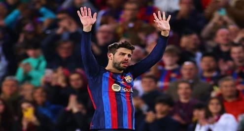 بكاء بيكيه في ليلة وداع لاعبي وجماهير برشلونة