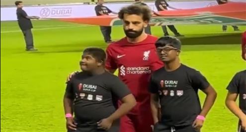 لفتة انسانية من محمد صلاح قبل مباراة ليون