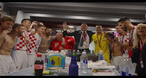 احتفالات لاعبي منتخب كرواتيا في غرفة خلع الملابس