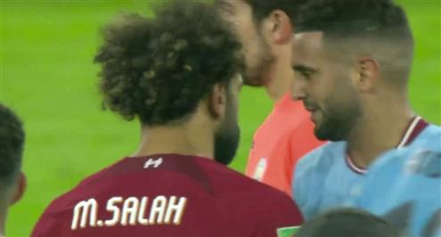 مصافحة بين محمد صلاح ومحرز بعد المباراة