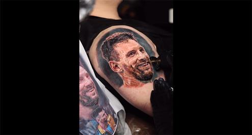 وشم رائع من مشجع أرجنتيني لميسي