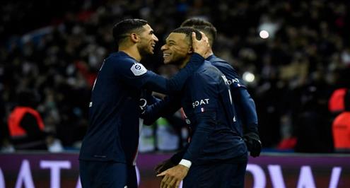 رقصة خاصة من مبابي وحكيمي وراموس أمام ستراسبورج