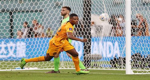 صافرة النهاية وفرحة لاعبي هولندا بعد الفوز على أمريكا 