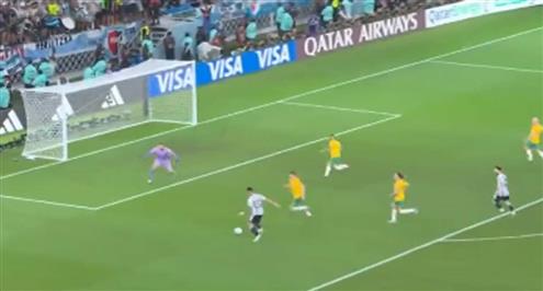 مارتينيز يهدر فرصة هدف مؤكد للأرجنتين أمام أستراليا