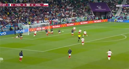 هدف يضيع لا يصدق من ليفاندوفسكي وانقاذ رائع من لوريس