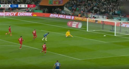 القائم يمنع تشيلسي من هدف أمام ليفربول