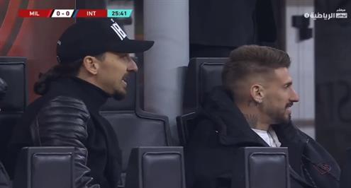 ابراهيموفيتش يتابع مباراة ميلان وانترناسيونالي 