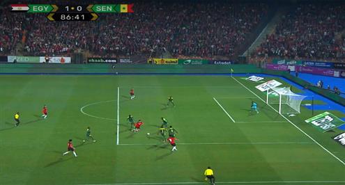 تسديدة قوية من مرموش أمام السنغال