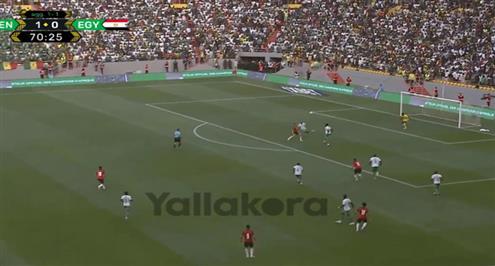 رأسية خطيرة من زيزو أمام السنغال