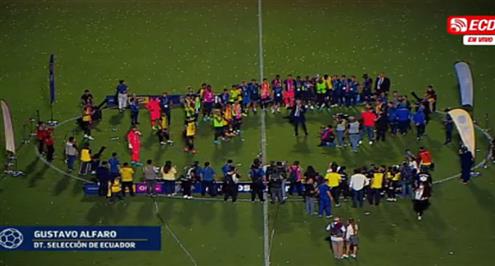 تهنئة حماسية من مدرب الإكوادور بالتأهل لكأس العالم