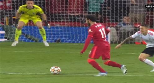 فرصة هدف لصلاح أمام بنفيكا 