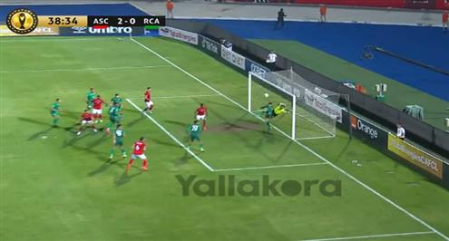 من على خط المرمى.. انقاذ من مدافع الرجاء أمام الأهلي