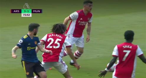 محمد النني يصنع هدف أرسنال الثالث أمام مانشستر يوايتد 