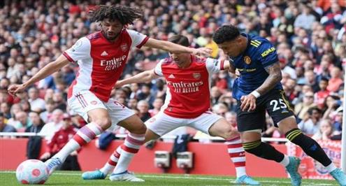 محمد النني يصنع هدف ضمن لمساته أمام مانشستر يونايتد