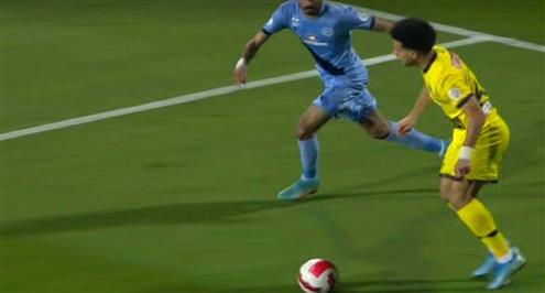 مصطفى فتحي يصنع هدف التعاون أمام الباطن