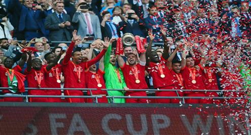 تتويج ليفربول وصلاح يحتفل بكأس الاتحاد الإنجليزي