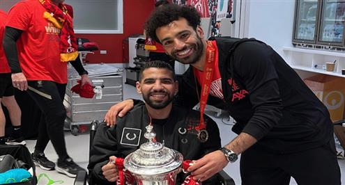 مؤمن زكريا يحتفل مع ليفربول بكأس الاتحاد الإنجليزي
