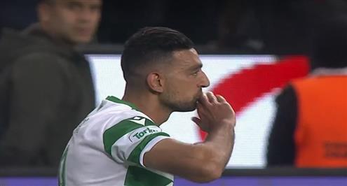 كوكا يسجل هدفا أمام هاتاي سبور بالدوري التركي