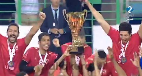  مراسم تتويج لاعبي الاهلي بكأس بطولة أفريقيا للاندية للكرة الطائرة