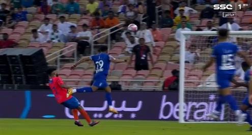 رأسية سالم الدوسري أمام الفيحاء 