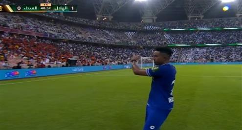 احتفال سالم الدوسري بهدفه أمام الفيحاء 