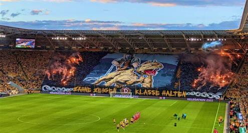 دخلة رائعة من جماهير فريق دينامو دريسدين الألماني