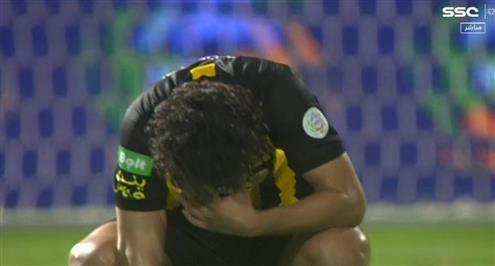 حزن أحمد حجازي بعد الخسارة أمام الطائي 