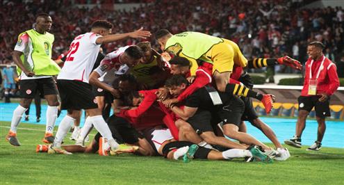 احتفال لاعبي الوداد بعد الفوز على الأهلي