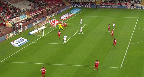 العارضة تمنع كوكا من هدف أمام انطاليا سبور