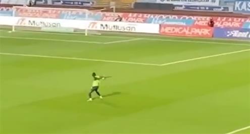 لاعب قاسم باشا يحتفل على طريقة رونالدو