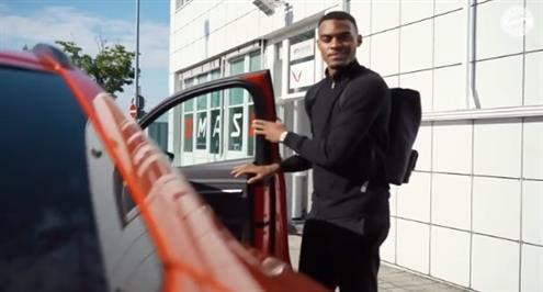 خلف الكواليس: بايرن ميونخ يقدم ريان جرافينبيرش