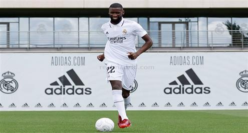 ريال مدريد يٌقدم لاعبه الجديد أنطونيو روديجر