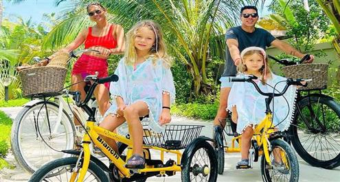 سيميوني يستمتع بأجازته بركوب الدراجة