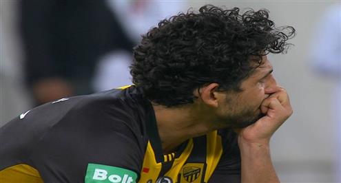 بكاء أحمد حجازي بعد خسارة الاتحاد لقب الدوري السعودي 