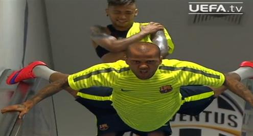 منذ 7 سنوات.. هكذا خرج داني ألفيش للإحماء في نهائي دوري أبطال أوروبا