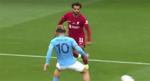 محمد صلاح يصنع هدفاً أمام مانشستر سيتي