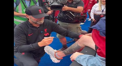 توقيع خاص من يورجن كلوب لمشجع ليفربول